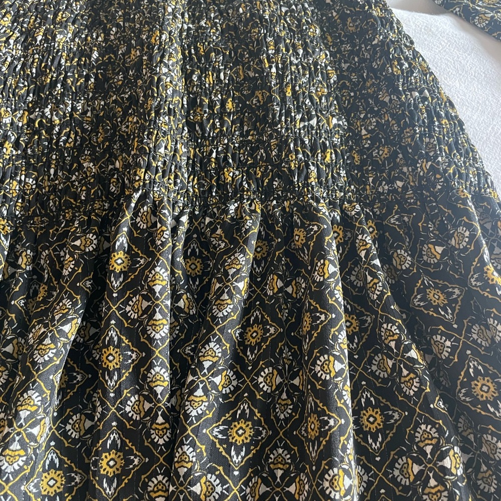 Smocked Waist Long-Sleeve Black & Gold Patterned Dress - Picture 2 of 5